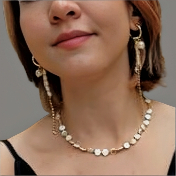 White tones mother of pearl beaded necklace; nwot - Picture 2 of 6